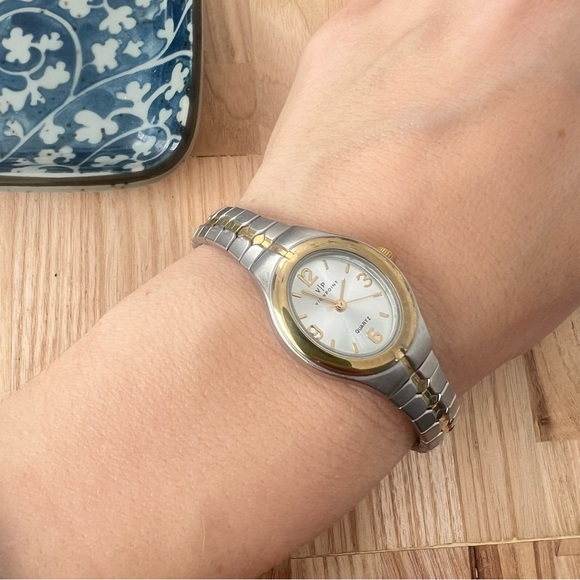 Viewpoint by Timex ladies oval two toned dress watch NEW BATTERY - Picture 2 of 9